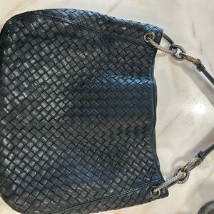 Elegant Black Woven Leather Shoulder Bag bottega Venetta vintage authentic